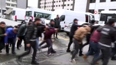 ozel harekat polisleri -  Beykoz’da yakalanan uyuşturucu zanlıları adliyeye sevk edildi  Videosu