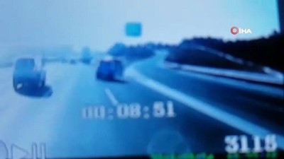 arac ici kamera -  Dikkatsiz sürücünün sebep olduğu zincirleme kaza kamerada  Videosu