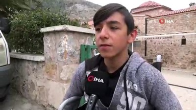 bilek guresi -  Tekerlekli sandalyesini daha rahat kullanabilmek için yeni yöntemler geliştirdi  Videosu