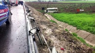 yolcu tasimaciligi -  Dolu sebebiyle kayganlaşan yolda minibüs devrildi: 1 ölü 15 yaralı  Videosu