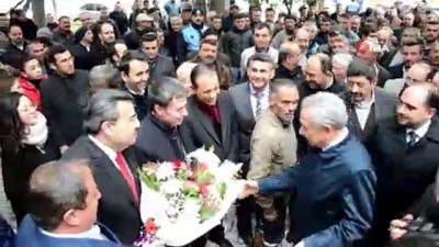  Eski TBMM Başkanı Arınç seçim çalışmalarına destek verdi 