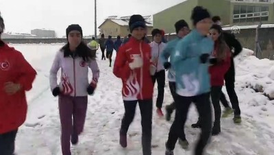 milli atletler - Karda ve asfaltta şampiyonalara hazırlanıyorlar - MUŞ  Videosu
