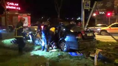  Kavşakta iki otomobil çarpıştı... Kazada bir kişi hayatını kaybetti