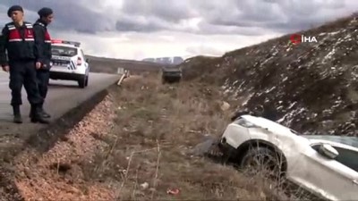 hastane -  Kaza yapanlara yardıma koşan vatandaşa otomobil çarptı: 1 ölü, 5 yaralı Videosu