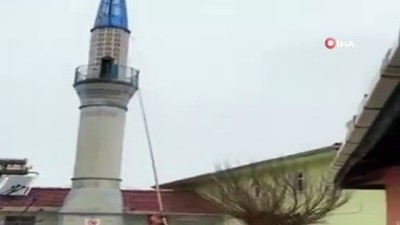 minare ustasi -  Minare ustasının onarım çalışmalarındaki hassasiyeti saniye saniye kamerada  Videosu