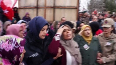 askeri toren -  Şehit oğlunu asker selamı ile son yolculuğuna uğurladı  Videosu