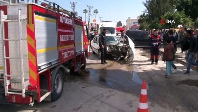 hastane -  Adana'da otomobil ile hafif ticari araç kafa kafaya çarpıştı: 3 yaralı  Videosu