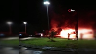 tekstil malzemesi -  Dinlenme tesisine park ettiği tekstil yüklü tır alev alev yandı  Videosu