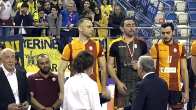 forma - Fenerbahçe kupasını aldı Videosu