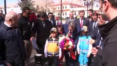 ambulans ucak -  Bakan Koca: '3 Türk vatandaşımızın genel durumu iyi'  Videosu