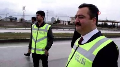 trafik polisi -  Başkan adayı trafik polisi olunca sürücüler ceza değil tatlı yedi  Videosu