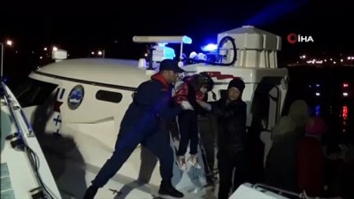  - İzmir Çeşme’de 54 düzensiz göçmen yakalandı