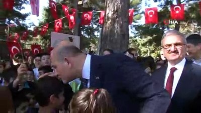 sehitlikler -  Süleyman Soylu: 'Dünyadaki zulme verdiğiniz cevap bugün birilerinin kulağına hala küpedir'  Videosu