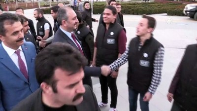 Adalet Bakanı Gül, 'İlk Oy Hareketi' çadırını ziyaret etti - BOLU
