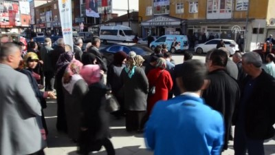 simit firini - Bakan Selçuk, Akyurt'ta AK Parti'nin seçim bürosunu ziyaret etti - ANKARA Videosu