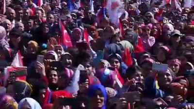 kucuk kiz -  Cumhurbaşkanı Erdoğan ile sahnede buluşan Şevval konuştu  Videosu