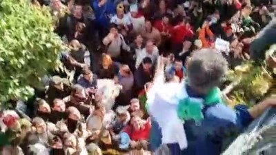 cumhurbaskanligi -  - 12 Senedir Başkan Olmaya Çalışan Raşid Nekkaz Balkondan Atladı
- 3 Gündür Evde Tutulduğunu İddia Eden Nekkaz Balkondan Atlayarak Protestoya Katılmak İstedi Videosu