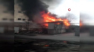  Ahşap baraka alevlere teslim oldu, mahallede panik yaşandı