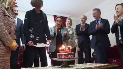 Bakan Pekcan'dan doğum günü sürprizi - BALIKESİR