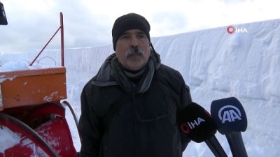  Bin 400 rakımda 2 metre kalınlıktaki karla mücadele sürüyor 