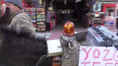 devlet memurlugu -  Eşeğe akü ve siren takıp eylem yaptı  Videosu