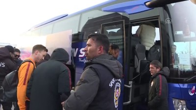 takim otobusu - Galatasaray'a coşkulu karşılama - ERZURUM Videosu