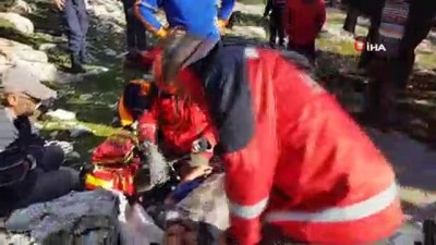 keci -  Keçi otlatırken kayalıklara düşen çobana kurtarma operasyonu  Videosu