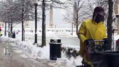 New York güne karla başladı