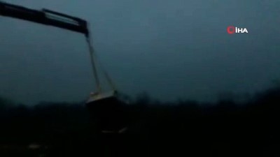  Otomobil şarampole uçtu, nişanlı çift ölümden döndü