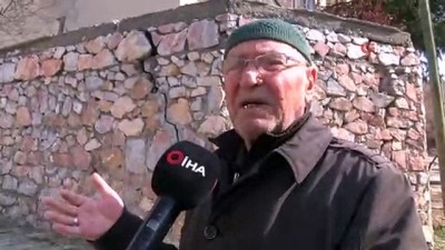  Yıkılmak üzere olan duvar tehlike saçıyor 