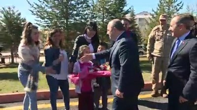 cemevi - Bakan Varank, esnaf ziyaretinde vatandaşlara tatlı ikram etti - TUNCELİ Videosu