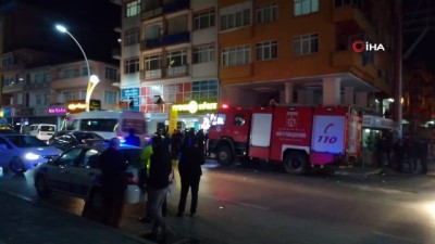  Darıca’da çarpışan iki otomobilden biri dükkana girdi: 2 yaralı