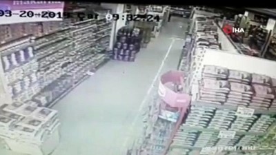 market -  Deprem anı marketin güvenlik kameralarına yansıdı  Videosu