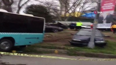 halk otobusu -  Beyazıt'ta özel halk otobüsü yayaların arasına daldı  Videosu