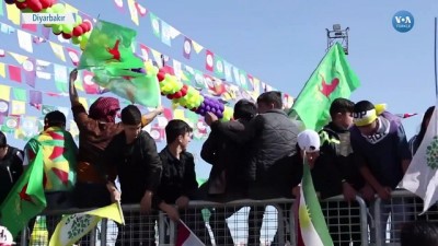 Diyarbakır'da Onbinler Nevruzu Kutladı 
