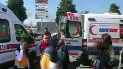 Maltepe'de otomobil ile dolmuş çarpıştı: 8 yaralı - İSTANBUL 