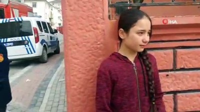  Minik kardeşiyle kahvaltı hazırlamak isterken yangın çıkınca şoka girdi 