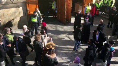 protesto -  - Stockholm'de cuma namazı çıkışı ‘Dostluk Zinciri” oluşturuldu Videosu