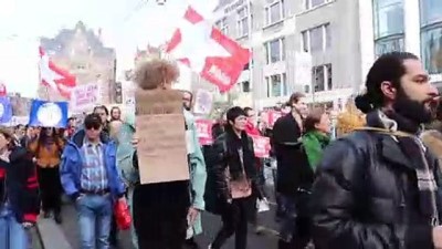 eyalet meclisi - Hollanda'da ırkçılığa ve ayrımcılığa karşı gösteri - AMSTERDAM Videosu