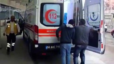 trafik kazasi - Siirt'te iki otomobil çarpıştı: 3'ü ağır 5 yaralı Videosu