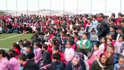 Suriyeli ve Türk öğrenciler için sirk gösterisi - BATMAN