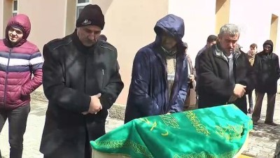 koy mezarligi - Düştükleri kuyuda yaşamını yitiren iki kuzen toprağa verildi - SİVAS  Videosu