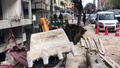 is makinesi - Defne'de kaldırım çöktü - HATAY  Videosu