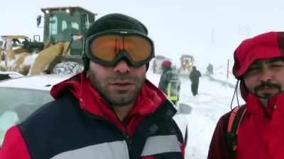 mahsur kaldi - Van-Hakkari kara yoluna çığ düştü (4) Videosu