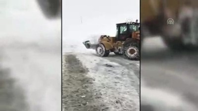 mahsur kaldi - Van-Hakkari kara yoluna çığ düştü (6) Videosu