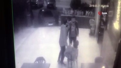 siginma -  Başkent’te bıçaklanan kişi eğlence mekanına sığındı... O anlar kamerada  Videosu