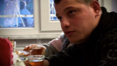 korkuluk - Engelli gencin akülü araba sevinci - İSTANBUL Videosu