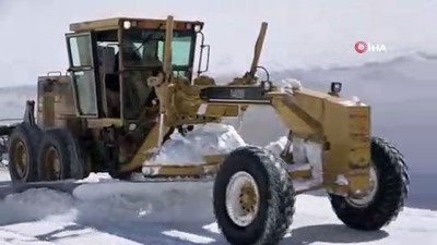 etiler -  Van-Bahçesaray karayolunda karla mücadele Videosu