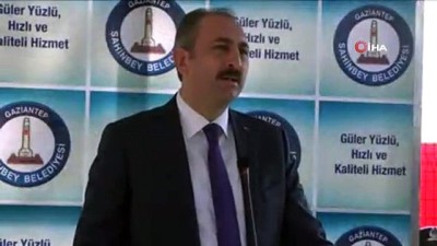  Adalet Bakanı Abdülhamit Gül, Antep Savunması' nda şehit düşen Şahin Bey' in şehit edilişinin 99. yıl dönümü anma töreninde konuştu 