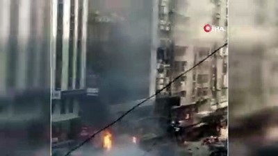  - Bangladeş'in Başkenti Dakka'da 22 Katlı Binanın 10'uncu Katında Yangın Çıktı. İlk Belirlemelere Göre Binada Birçok Kişinin Mahsur Kaldığı, Yaralıların Olduğu Açıklandı. 